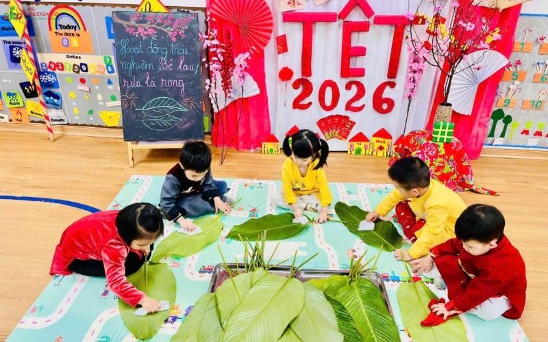 Ba mẹ hãy cùng AKO lưu giữ những khoảnh khắc tuổi thơ thật trong veo của các con ngày Tết